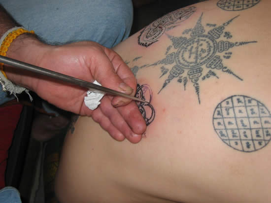 An Evasham-based tattoo artist