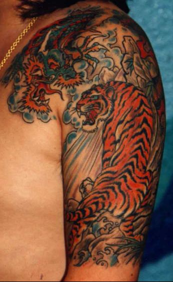 Now, this is what you call a killing tattoo. Really attractive