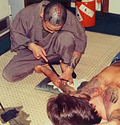 Horiyoshi III tattoos Thomas in 1982