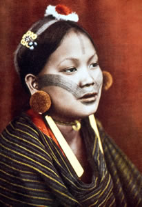 Atayal weavers with facial tattooing, ca. 1900. 