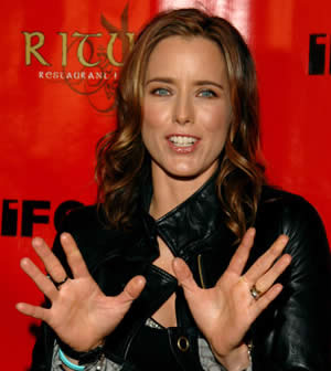 Tea Leoni tattoo pics