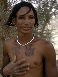 Wodaabe tattooing. Photographs © National Museum of African Art, Eliot Elisofon Photographic Archives.