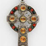 Victorian Hunter Pebble Cross